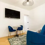 Chic Apartment In The Prestigious Saint Honore