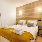 Chic Apartment In The Prestigious Saint Honore